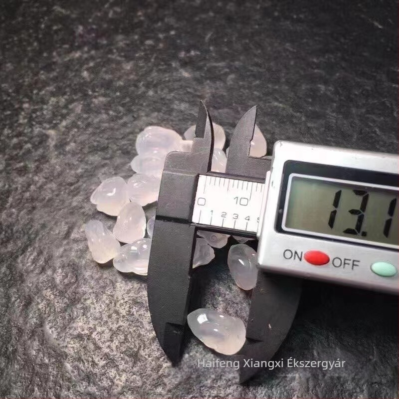 Medálos nyaklánc - Nyúl alakú agátból, Szobrászati folyamat, Természetes ékkő, VVS tisztaság