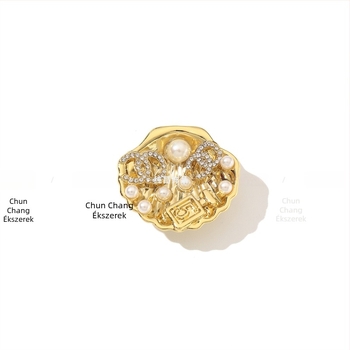 Ötvözet brooch gyöngy és dupla betűkkel, uniszex dizájn, electroplatinált felület, könnyed luxus stílus