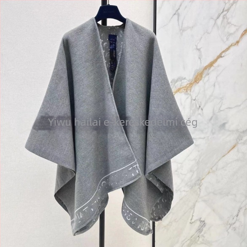 Női sál-kabát, reverszibilis, vastagított műkasmír, jacquard szövés, geometriai mintázat, téli viselet