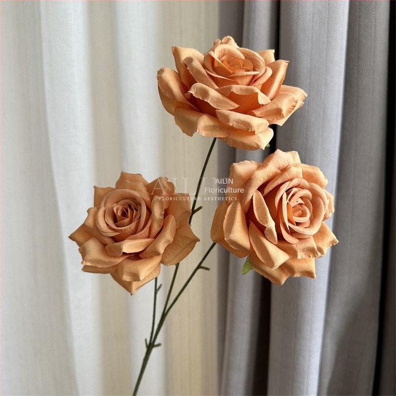 3-fejű gyémánt selyem rózsa falidísz