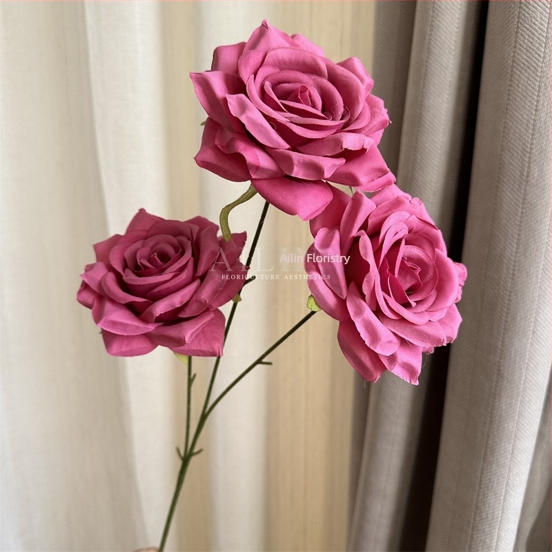 3-fejű gyémánt selyem rózsa falidísz