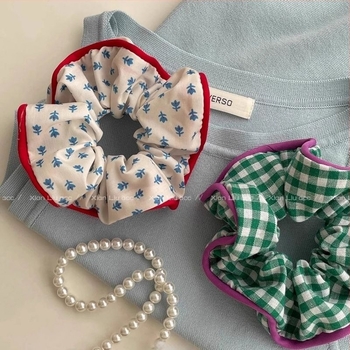 Virágos mintázatú hajgumi, friss és édes stílus, kézzel készített, kevert anyagok, magas rugalmasság, nyár 2025