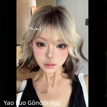 Rövid göndör paróka – természetes megjelenés, Márka: Koni Wig, Modell: teljes fejfedő paróka, Haj anyaga: magas hőmérsékletű selyem, Frufru: egyenes