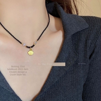 Nyaklánc kézzel szőtt ötvözet medállal, kulcscsonti láncon, állítható hosszúságú, nemzeti stílusú dizájn.