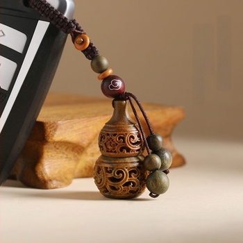 Fém kulcstartó medállal; nem ajándék; IP-engedély nélkül.