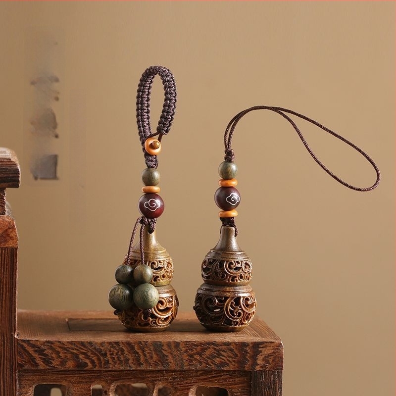 Fém kulcstartó medállal; nem ajándék; IP-engedély nélkül.