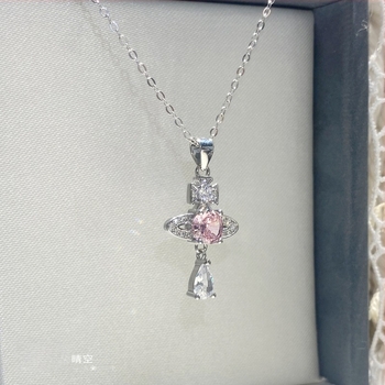 925-ös ezüstből készített Nyaklánc Saturn medállal, csepp- és csillag alakú, cirkón beépítés, eredet Shantou, téli 2025 kiadás