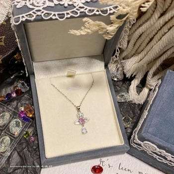 925-ös ezüstből készített Nyaklánc Saturn medállal, csepp- és csillag alakú, cirkón beépítés, eredet Shantou, téli 2025 kiadás