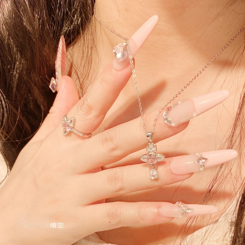 925-ös ezüstből készített Nyaklánc Saturn medállal, csepp- és csillag alakú, cirkón beépítés, eredet Shantou, téli 2025 kiadás