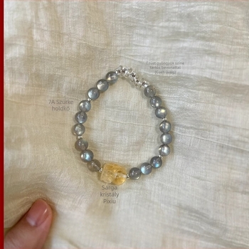 Karkötő citrin kristállyal, oldalsó kövek holdkővel, ötvözetből készült részletek, megfizethető luxus stílus, 2024 őszén debütált