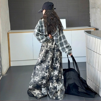 Két darabos gyerekruha szett lányoknak: kockás hosszú ujjúing és kamuflázs nadrág, pamut-keverék anyag, fő anyag acetát rost, tavasz-ősz