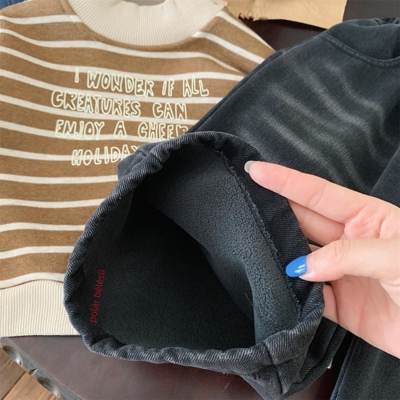 Gyerekeknek készült farmernadrág fleece-sel bélelt, vastag téli modell, széles szabású, elasztikus derekú, 1–3 éves korosztálynak