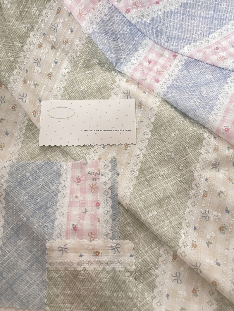 DIY baba- és gyerekruházathoz szövet — 75% bambuszrost, 25% pamut — reliefes csipke patchwork és offset nyomtatás (asztalterítő használatra)