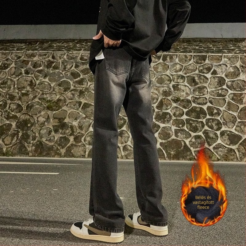 Fleece-béléssel ellátott farmernadrág, kissé bővülő szárú, középmagas derekú, zipzáras zárás, poliészter anyag