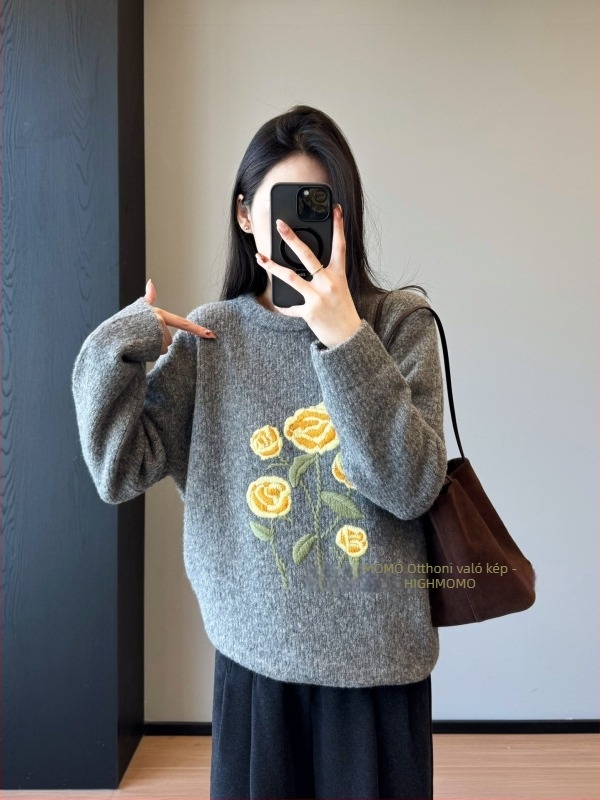 Női lazán szabott pulóver gyapjú-keverék, hímzéssel, kapucnival