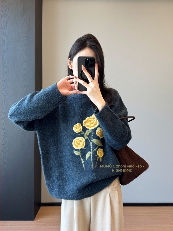 Női lazán szabott pulóver gyapjú-keverék, hímzéssel, kapucnival