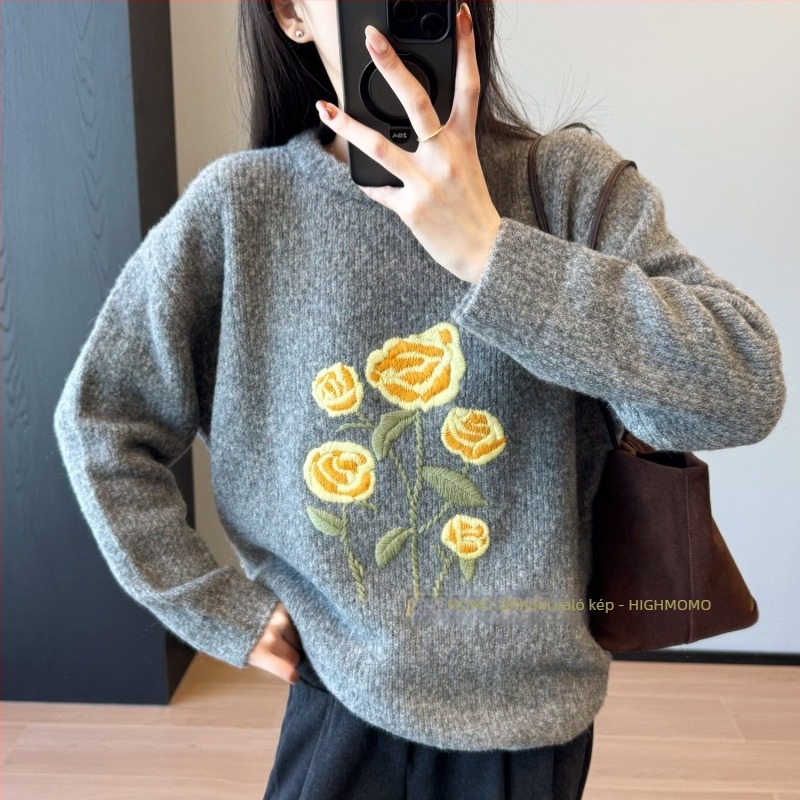 Női lazán szabott pulóver gyapjú-keverék, hímzéssel, kapucnival