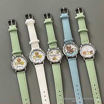 Gyerekeknek készült kvarc karóra analóg kijelzővel és számokkal, műanyag tokozás, imitációs bőrszíj, kerek számlap