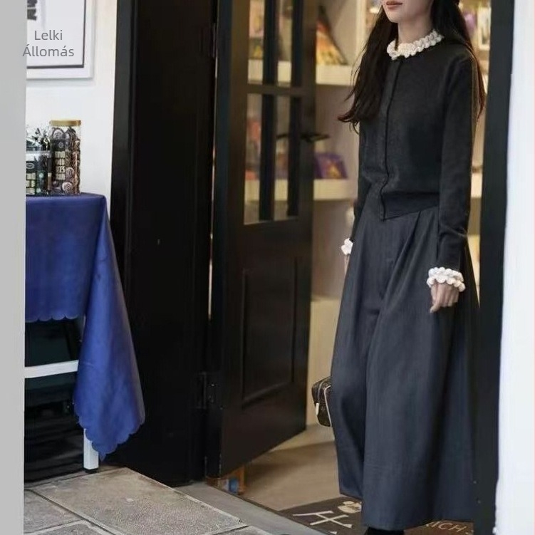 Álló galléros kötött pulóver, A-vonalú szabás, spandex keverék anyag, közepes vastagság, egygombos zárás
