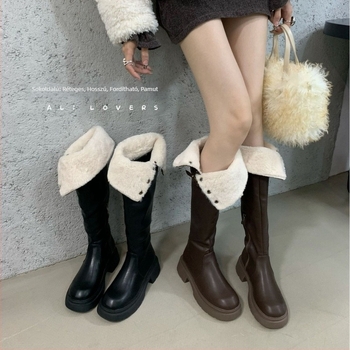 Lovagi csizmák térdmagasságú, fleece béléssel, gumírozott talppal, oldalsó cipzárral, középmagas sarok 3–5 cm