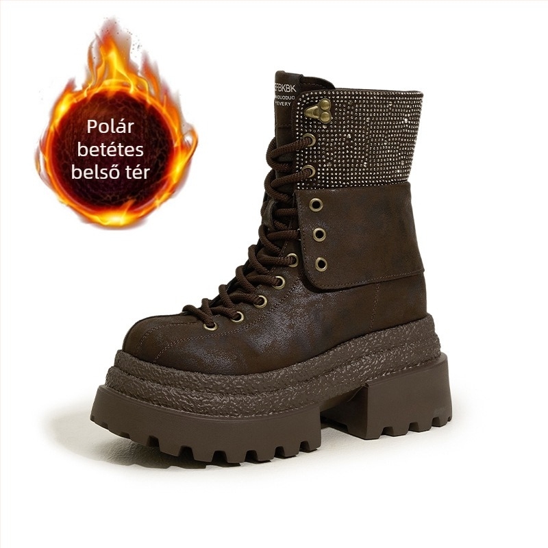 Női Martin csizma köves díszítéssel, vastag sarok 8 cm felett, fűzővel, felső része szuper rostból, talp gumi-hab