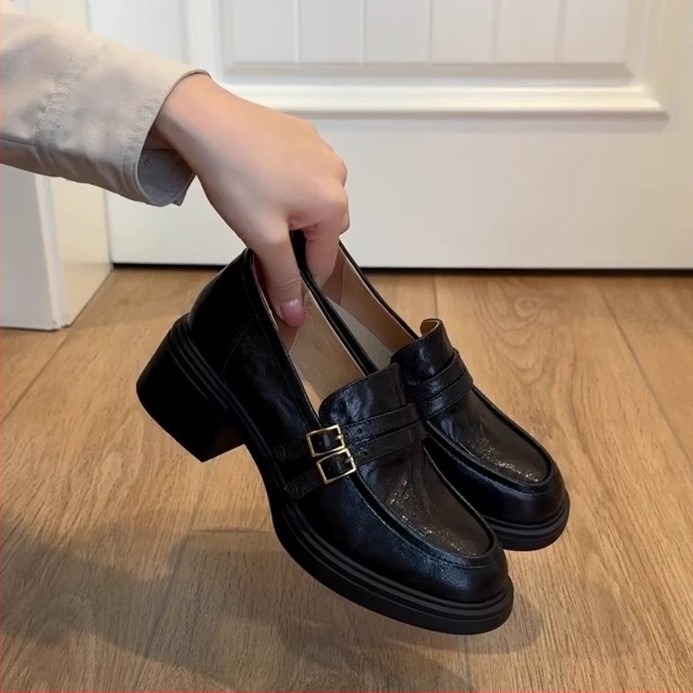 Báránybőr felsőrészű loafer cipő, kerek orr, retro stílus, középtalp 3–5 cm, gumírozott talp
