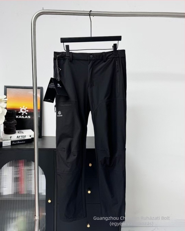 Kailas Softshell sportnadrág hímzett logóval, szél- és vízálló, légáteresztő, több zseb, enyhén bővülő szár, középmagas derék, elöl gombos zárás