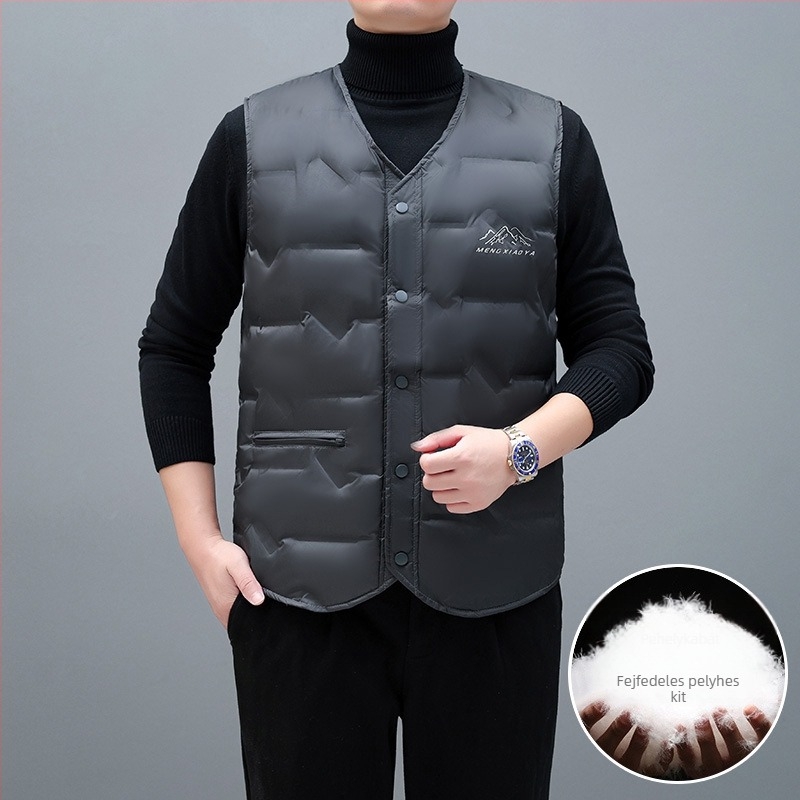 Férfi könnyű pehely mellény, 91-95% töltetű pehely, fehér kacsa pehely töltés, külső poliészter, bélés 100% poliészter, V-nyak, egyrészes zárás, tavasz–ősz–téli szezonra