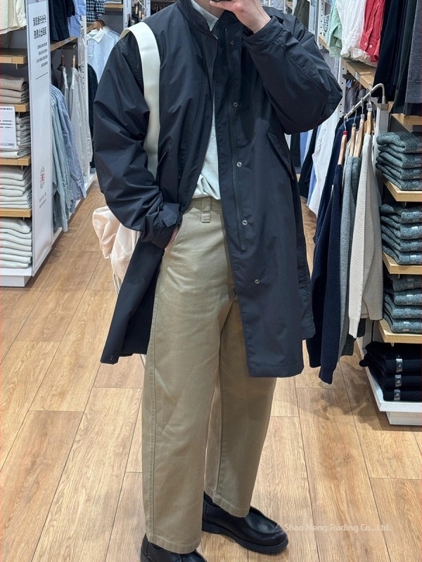 Állálló galléros esőkabát rövid fazon, egy soros záródás, modal szövet