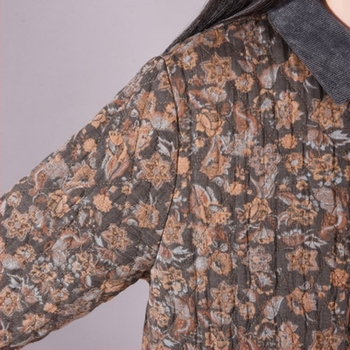 Pamut–len anyagú ruha polo gallérral és hosszú ujjakkal, A-vonalú sziluett, irodalmi retro stílus, 70-80% pamut tartalom.