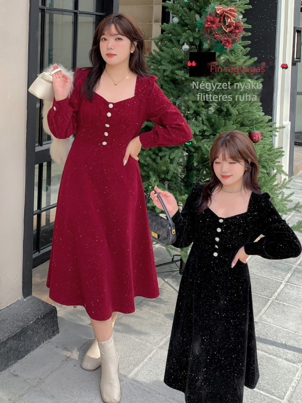 K2616 Egyszínű flockált anyagú ruha, poliészter-elasztán keverék, hosszú ujjú, négyzetes gallér, midi hosszúságú szoknya