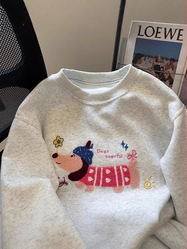 Női pamut fleece pulóver hímzett anime motívummal, lazább fazon, hosszú ujjú, kerek nyakú, ősz 2024