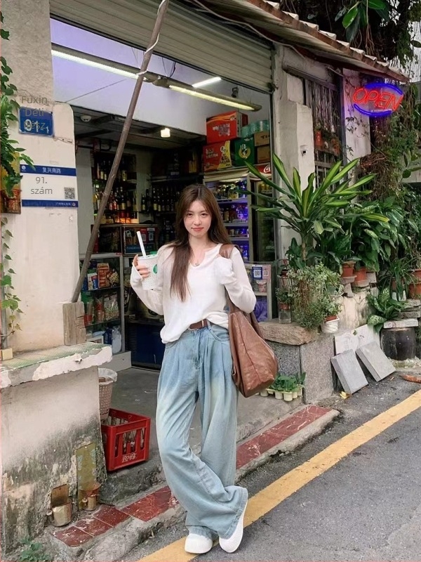 Kapucnis kötött pulóver V-nyakkal, hosszú ujjú, laza szabás, poliészter anyag