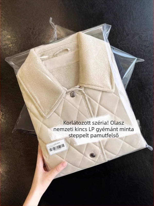 Női pamut-töltésű reverszibil kabát, gyémánt öltéssel, galléros nyakkal, cipzáras záródás (Töltet: pamut; Fő anyag: poliészter; Gallér: gallér; Záródás: cipzár; Reversibil)