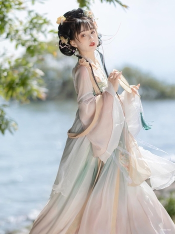 Női Hanfu ruha, Tang-stílusú nehéz hímzéssel, fémdrótszöveten, 2023 nyár