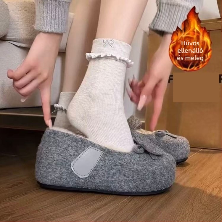 Női téli cipő francia stílusú masnival, 3–5 cm-es magasságemelés, műszőrme bélés, csatos zárás, gumitalp