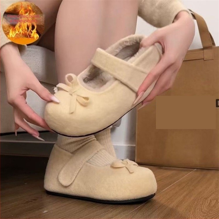 Női téli cipő francia stílusú masnival, 3–5 cm-es magasságemelés, műszőrme bélés, csatos zárás, gumitalp