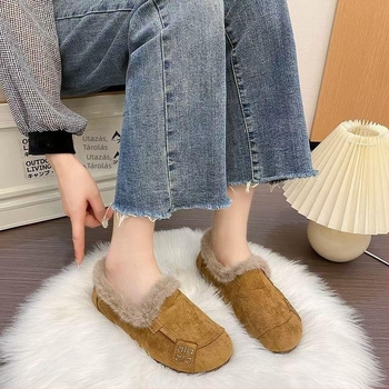 Pamutcipő szőrme bélésével, slip-on kialakítás, csúszásmentes gumitalp, felső rész műanyag PU, alacsony szárú, 1–3 cm sarok, őszi–téli szezonra