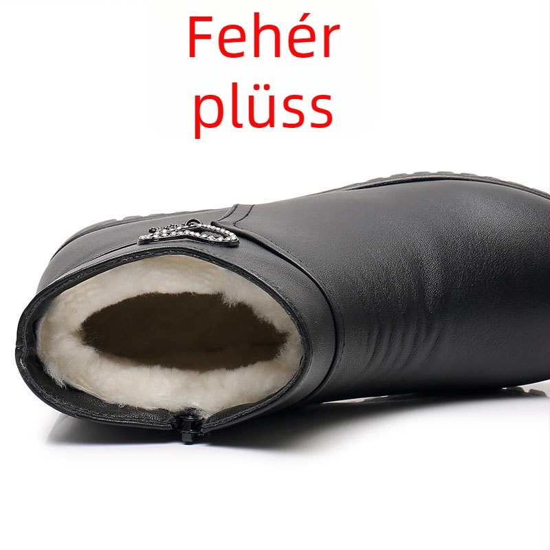 Téli női rövid bőrcsizma, belső plüss béléssel, kerek orrú, alacsony sarkú, poliuretán talppal.