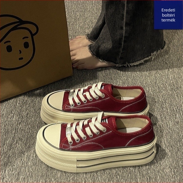 Női vászoncipő injekciós formájú műanyag talppal és elől kötős zárással