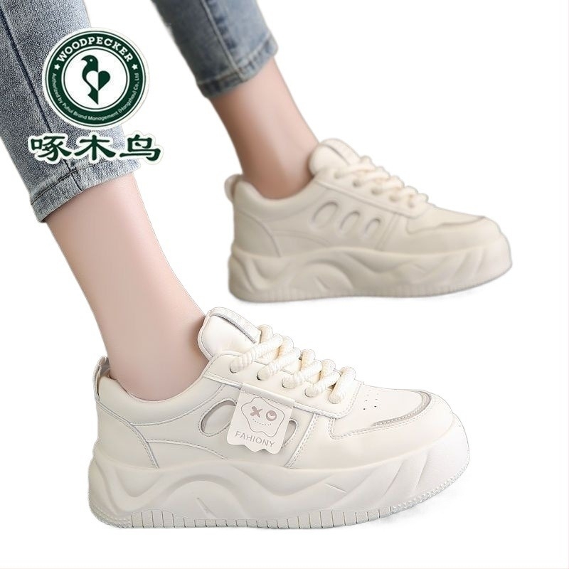 Nőknek szóló mindennapi casual sneaker, felső rész split bőrrel, fűzőzár, 0–1 cm sarok, gumitalp.