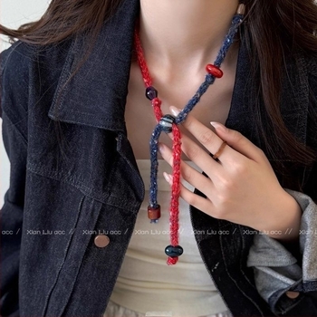 Vegyes anyagú medállal készült nyaklánc, szív- és geometrikus forma, elektroplakált lánccal, szabályos lánccal, körméret 31–40 cm, 2025 ősz