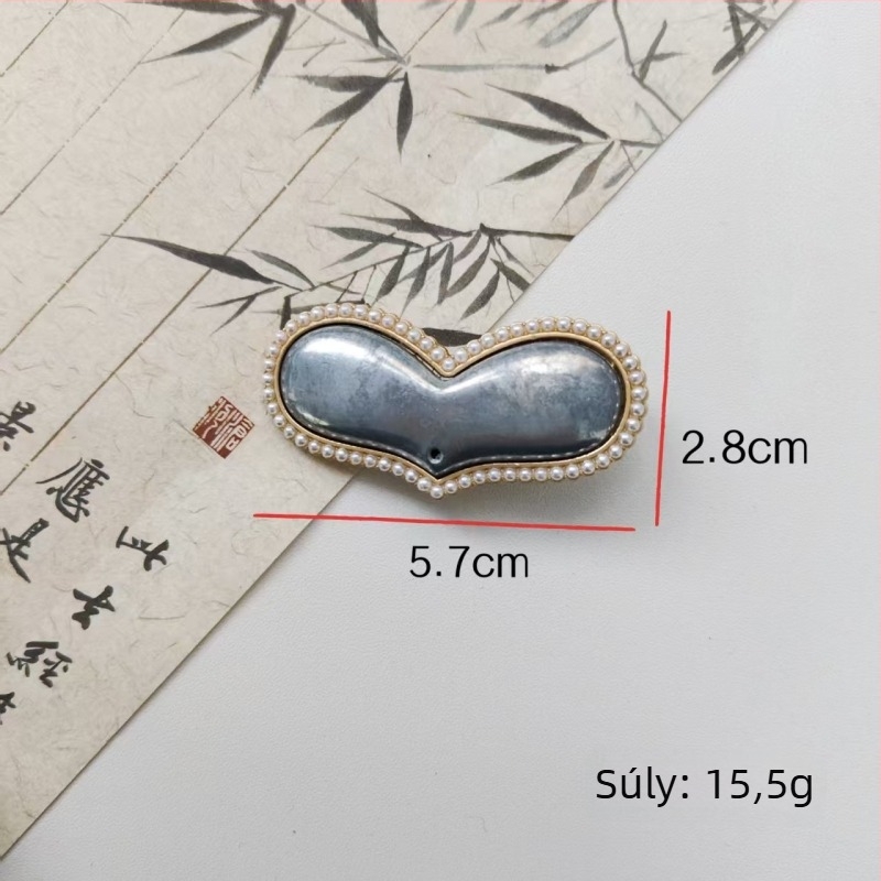 Hajcsat Song brokát stílusban, krémes édes lányos megjelenés; anyag: cinkötvözet; elektropolírozás