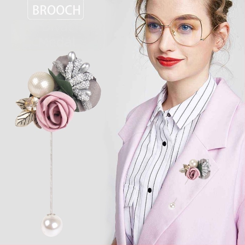 Koreai stílusú textil virág broska műgyöngy díszítéssel, sálhoz vagy kabáthoz; női dekoratív kiegészítő, elektroplattált felülettel.
