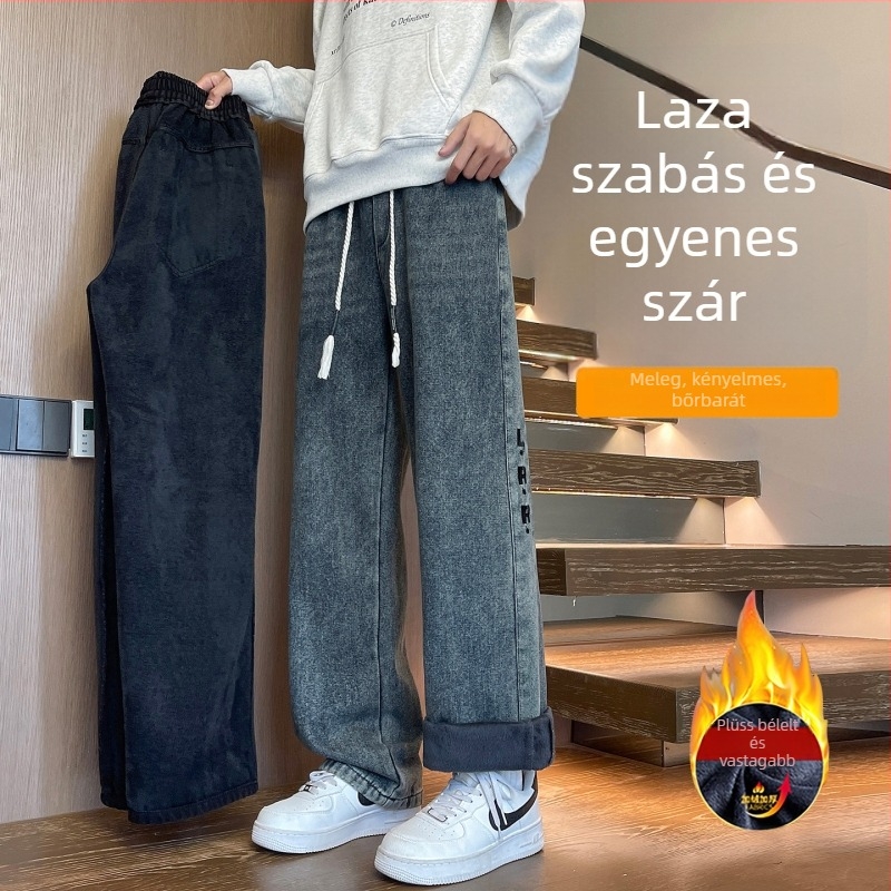 Fiúknak szánt denim farmer, középtalajú derekú, szűkített szabás, gombos zárás, mikroelasztikus, téli viselet.