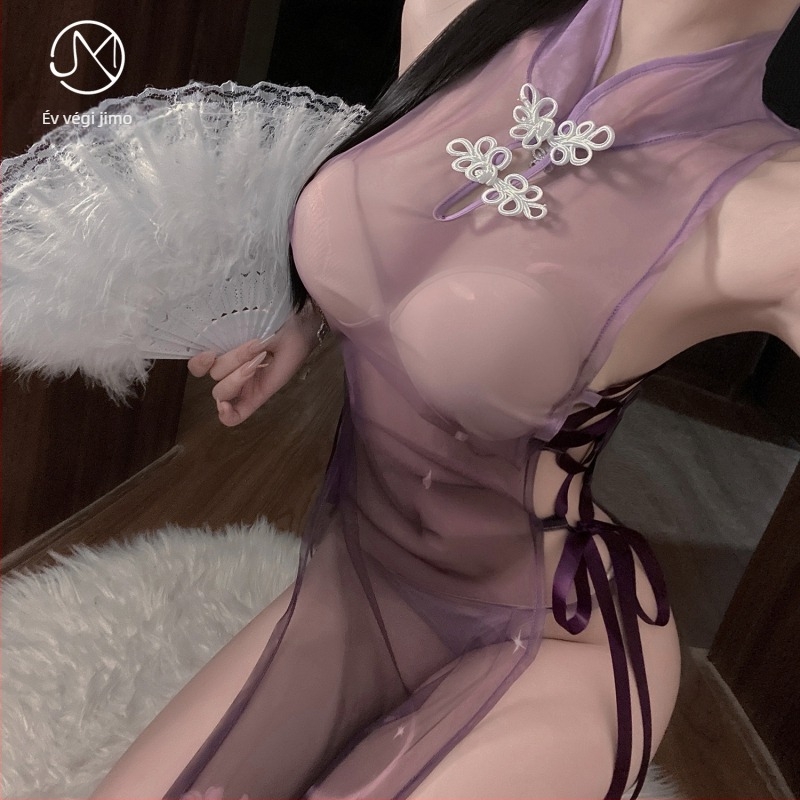 Cheongsam-stílusú fehérnemű áttetsző hálós anyaggal, hasítékkal és pántokkal; poliészter 70–80%