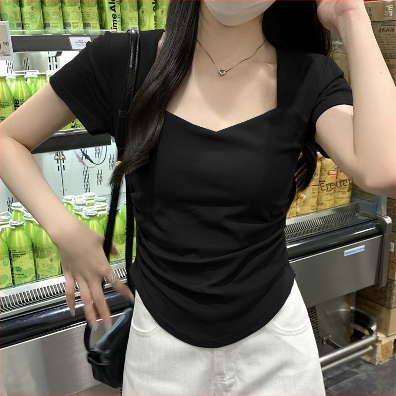 Rövid ujjú póló négyzetes nyakkal, paneles dizájn, poliészter 70–80%, karcsú fazon