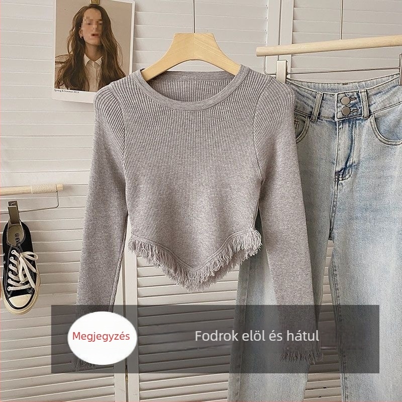 Női kötött crop top bojtokkal, hosszú ujjú, aszimmetrikus szabású, kerek nyak