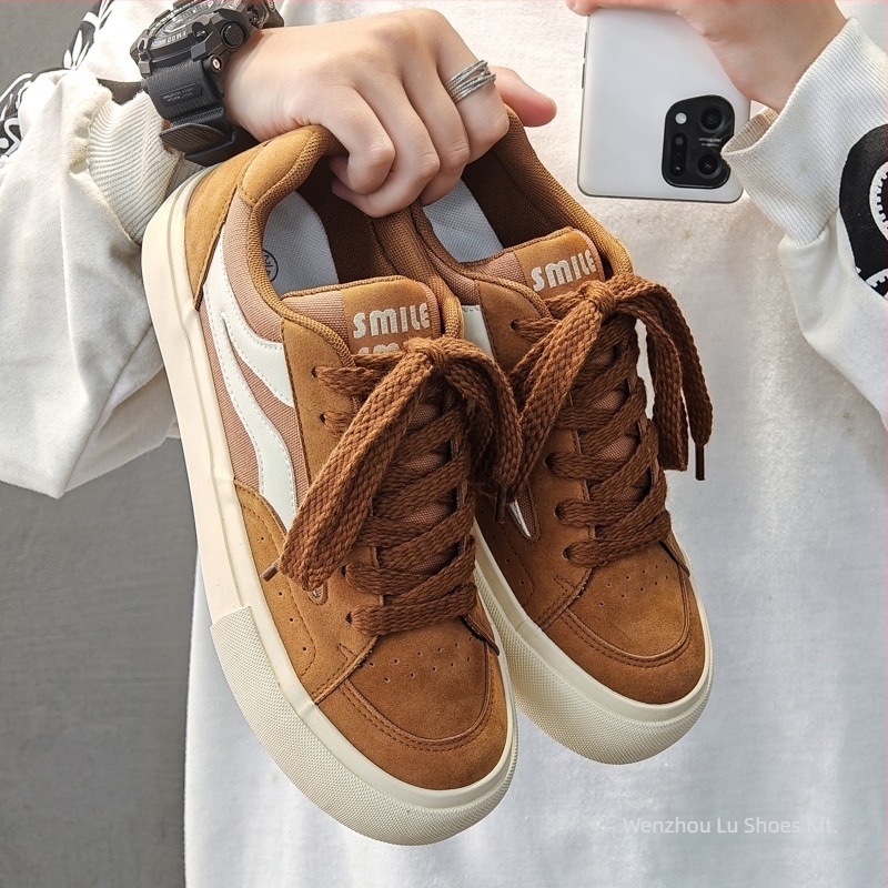 Férfi alacsony talpú sneakers | Vegyes anyagú felsőrész | Fűzővel záródó | Gumitalp vulkanizált technológiával | Hálós belső