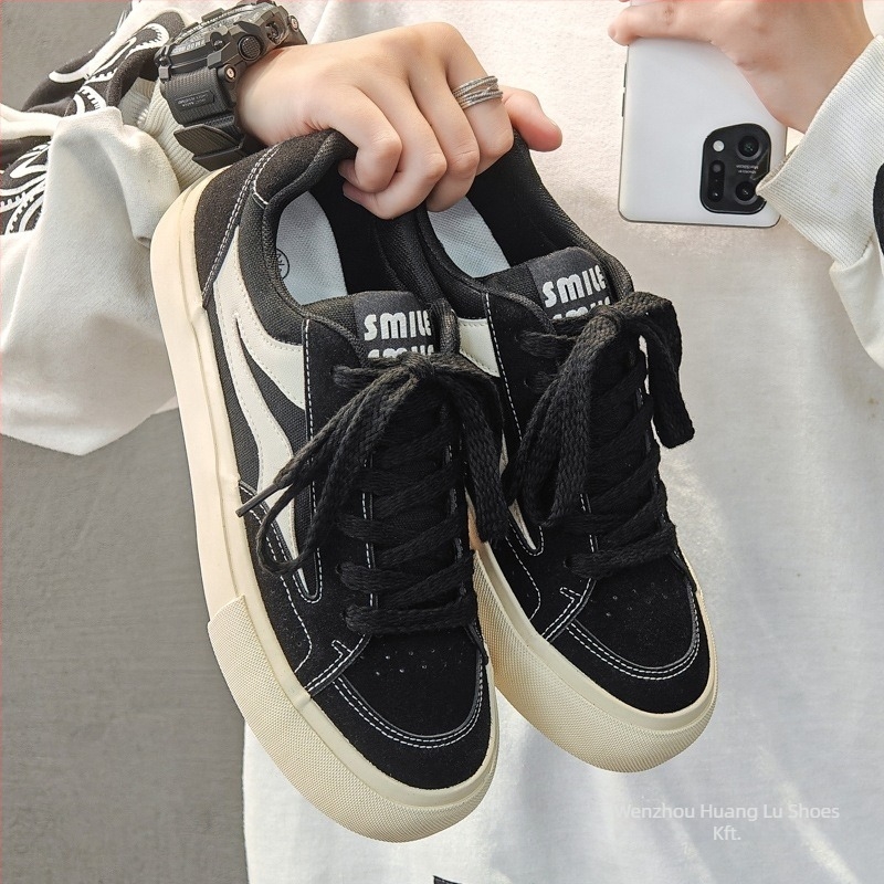 Férfi alacsony talpú sneakers | Vegyes anyagú felsőrész | Fűzővel záródó | Gumitalp vulkanizált technológiával | Hálós belső